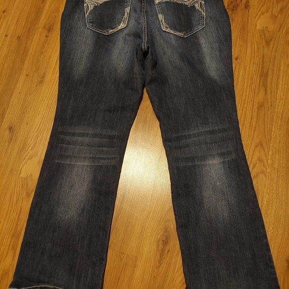 RYTHEM AND BLUES WOMEN'S JEANS - Picture 3 of 5